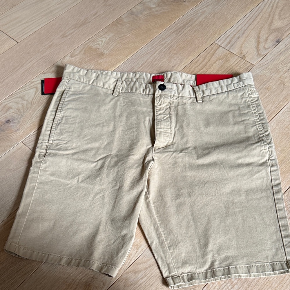 HUGO Men's Beige Flat Front Shorts